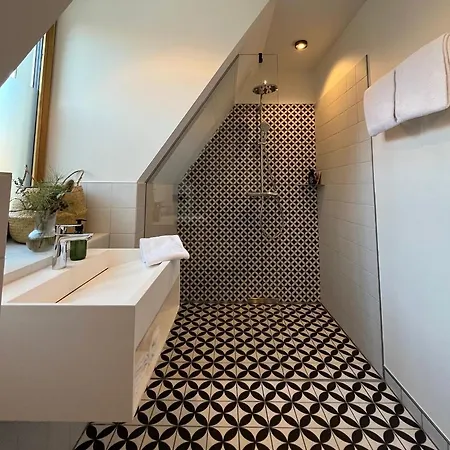 מלון Hotel-weingut Bernard