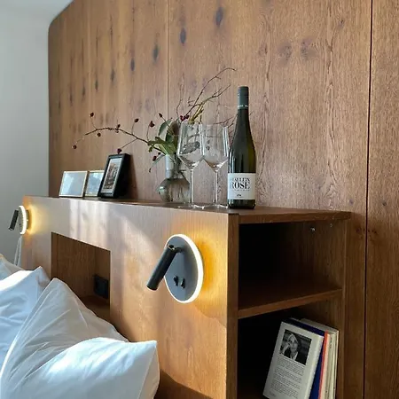 מלון Hotel-weingut Bernard *