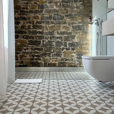 מלון Hotel-weingut Bernard