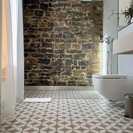 מלון Hotel-weingut Bernard *