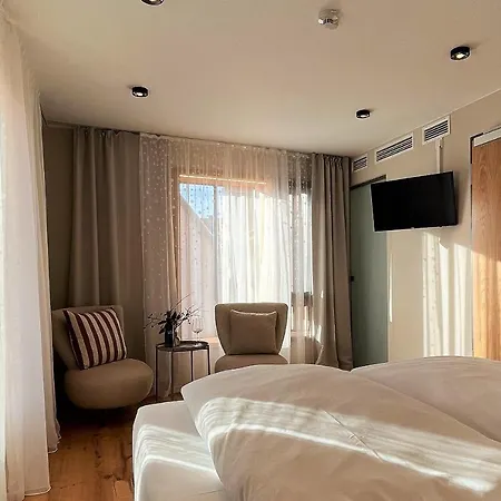 Hotel-weingut Bernard מלון *