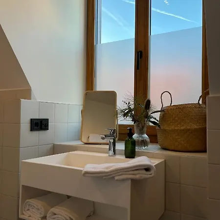 מלון Hotel-weingut Bernard Sulzfeld am Main