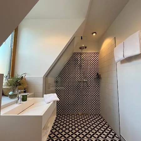 מלון Hotel-weingut Bernard *