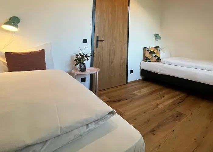 Отель Hotel-weingut Bernard *