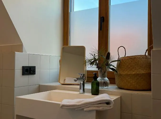 Отель Hotel-weingut Bernard Sulzfeld am Main