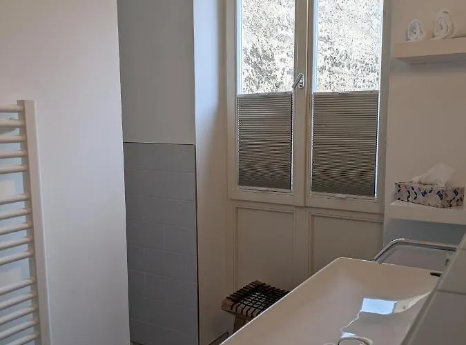 Отель Hotel-weingut Bernard