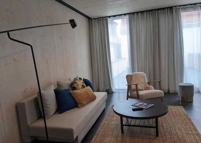 Отель Hotel-weingut Bernard